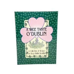 A Wee Taste of Dublin, Texas Cookbook Dated 2004 Green Irish Theme Binder GUC